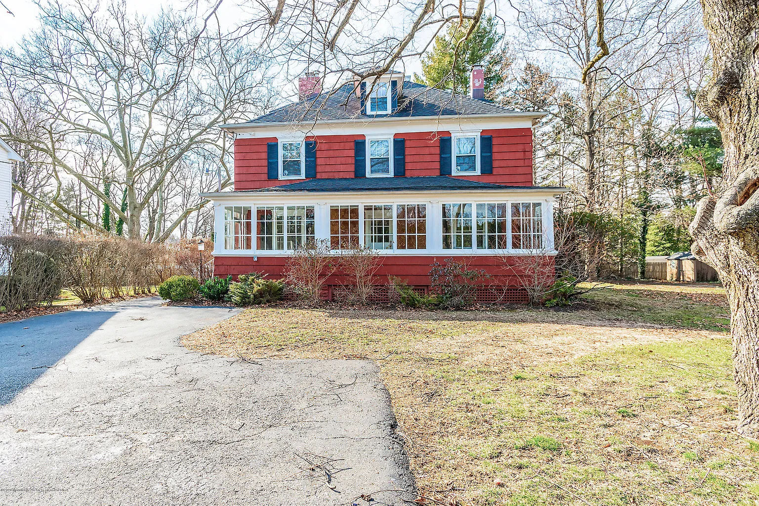 241 Willow Dr photo 1