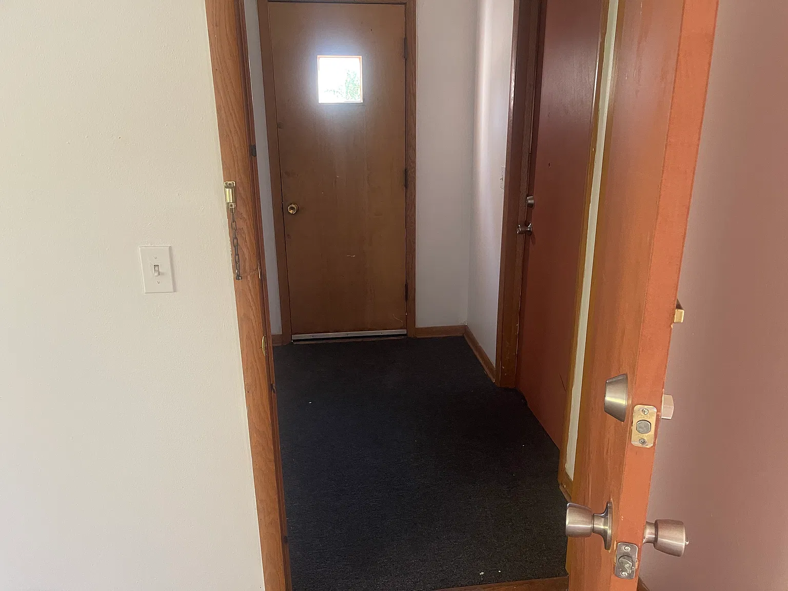 2 bed, 1.5 bath, 2000 sqft, $1,100 — Photo 4