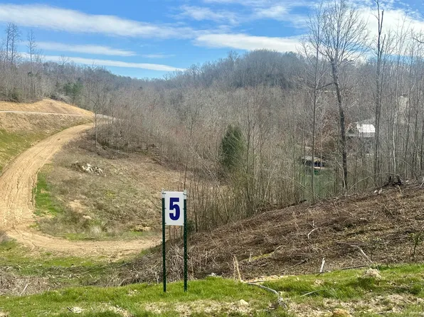 5 Sleepy Hollow Rd, East Bernstadt, KY 40729