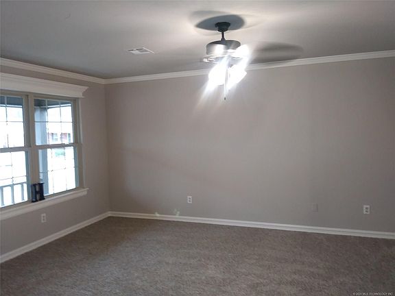 3rd image of 519 W Denny