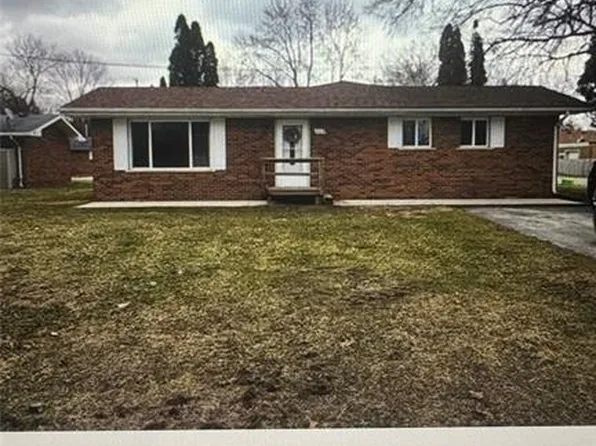 502 Henrietta St, Algonac, MI 48001