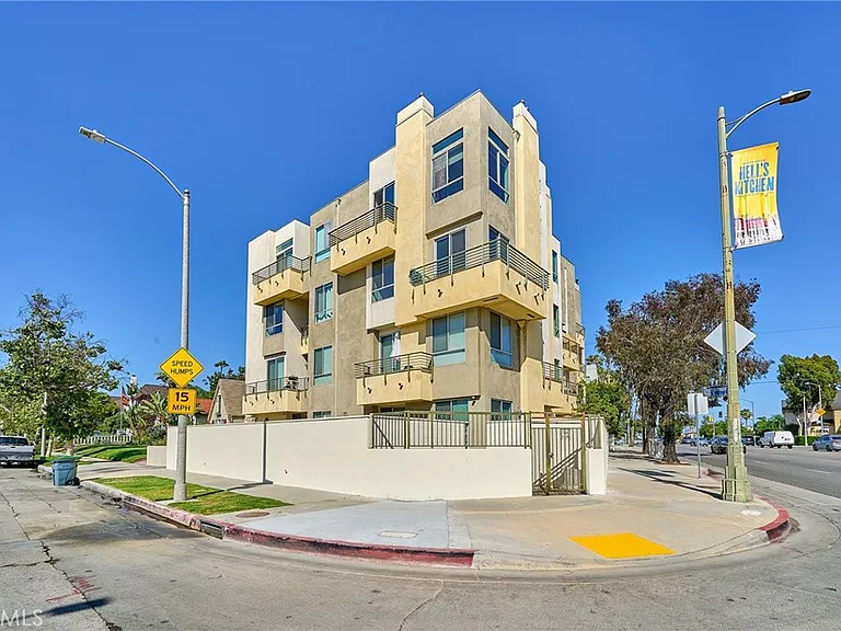 5525 W Olympic Blvd #202 — Photo 24