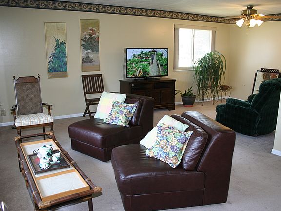 4th image of 300-304 Calvin Dr