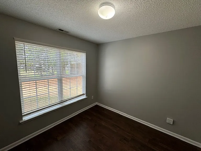 102 Alice Ct — Photo 13