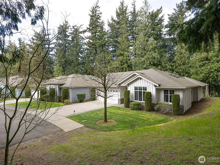 237 Creekview Crst — Photo 1