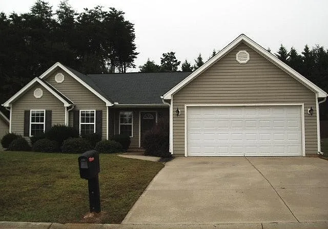 113 Sturgeon Bay Dr — Photo 1