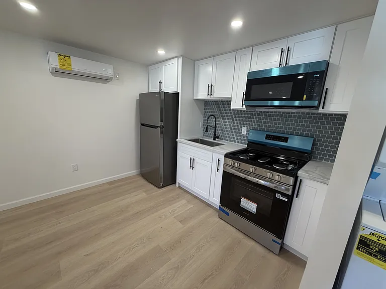 7818 Shoup Ave — Photo 4