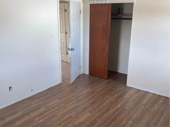 20 1st Ave, Westbury, NY 11590