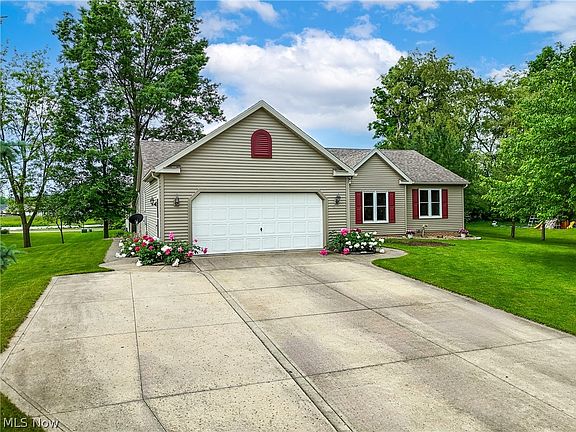 3rd image of 247 Pine Needle Dr
