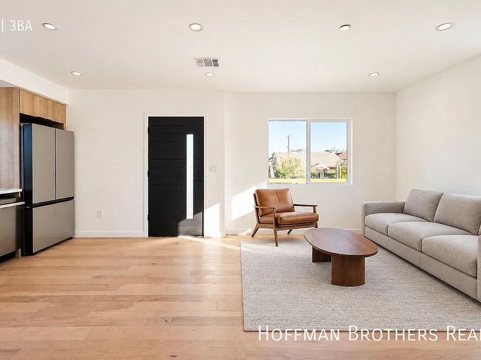 2681 1/2 Roseview Ave