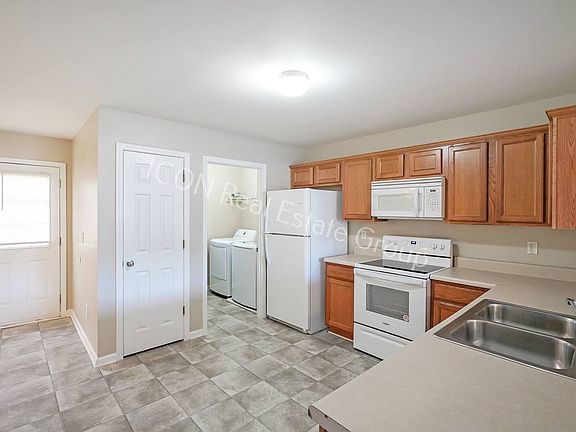 3rd image of 28 Middleton Ct