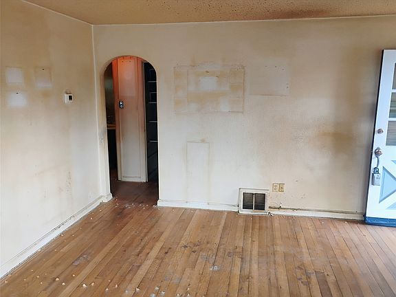 3rd image of 1300 5th Ave S