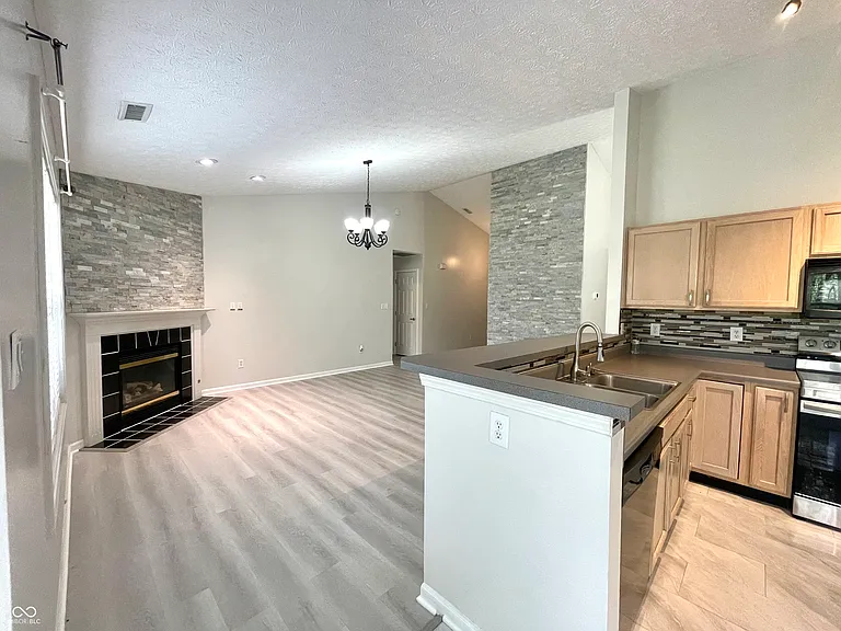 1058 Sugar Maple Dr — Photo 6