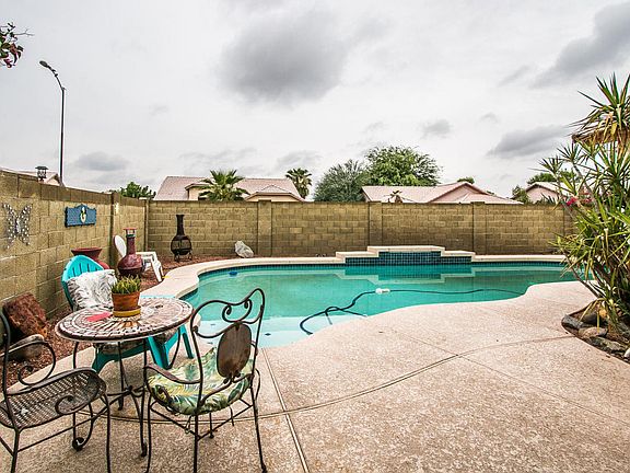 4th image of 1011 S Sinova Cir