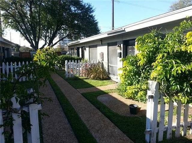 Front outdoor area