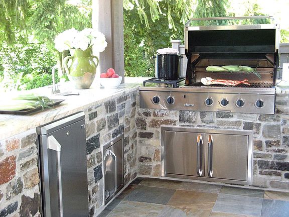 outdoor kitchen