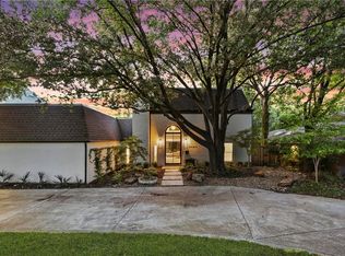 6863 Carolyncrest Dr, Dallas, TX 75214