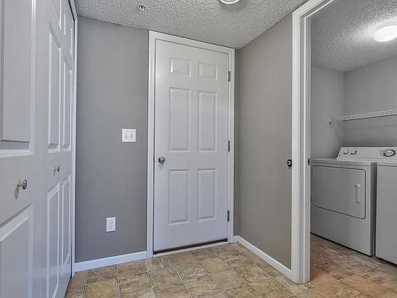 3rd image of 15624 Lilac Dr