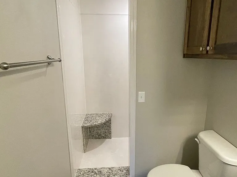 32 Huntington Bch — Photo 11