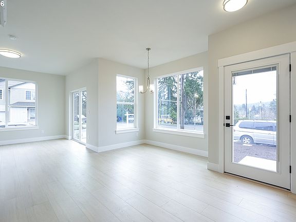 4th image of 11817 SE Boise St
