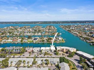 11655 3rd St E APT 19, Treasure Island, FL 33706