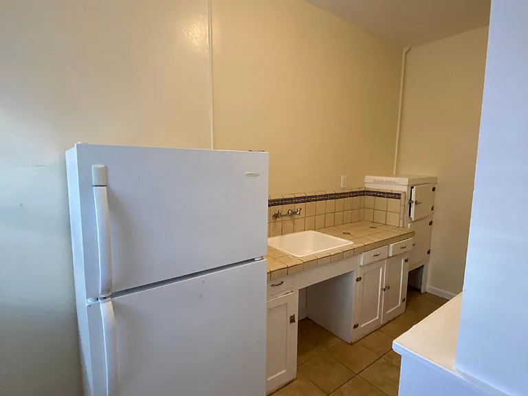 1805 N Kingsley Dr — Photo 9