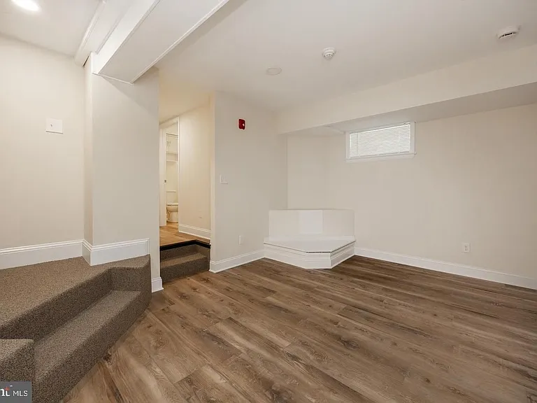 325 W Barnard St W — Photo 19