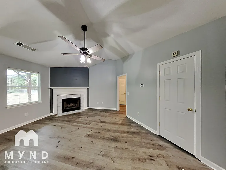 135 Mountain Ct — Photo 2