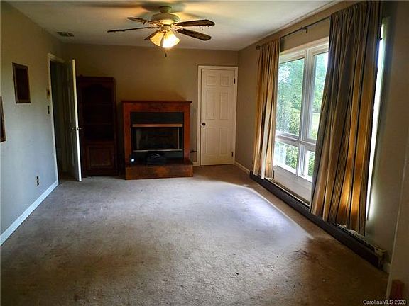 3rd image of 3333 Eastwood Ave