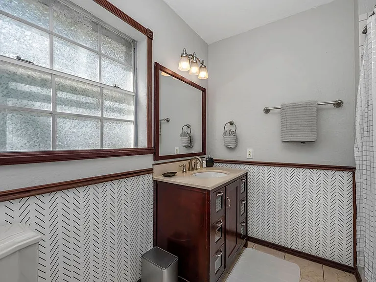 2240 Lawndale Dr — Photo 35