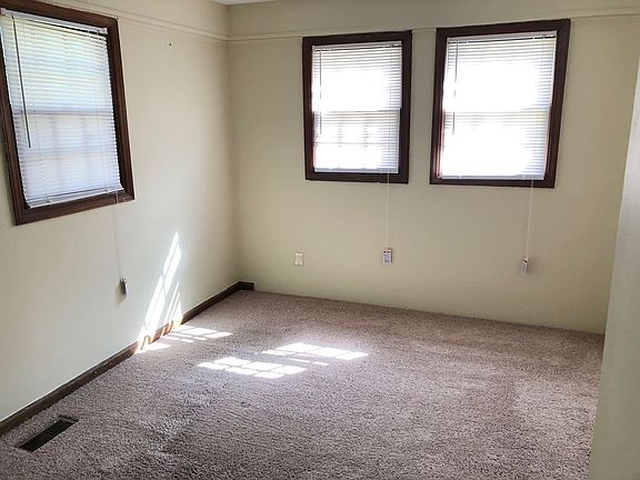 3rd image of 322 S Mendenhall St APT 1