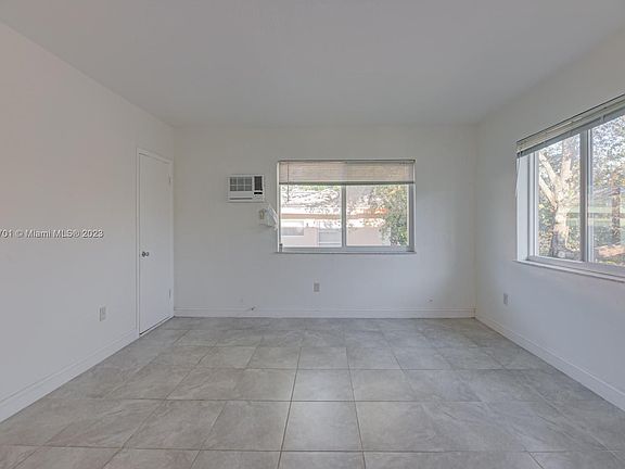5th image of 212 Phoenetia Ave APT 7