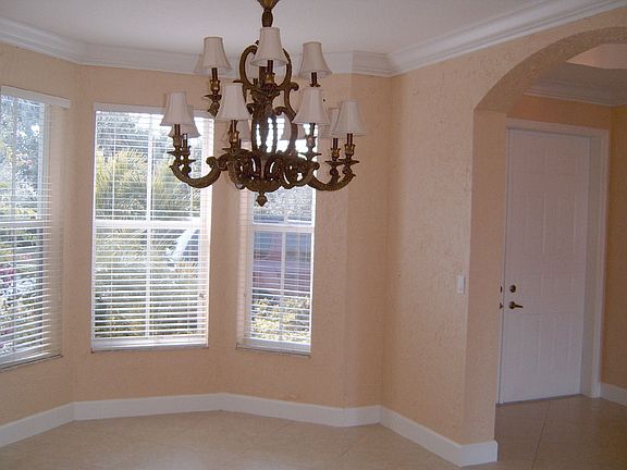 Tray Ceilings, Crown Molding, Bay Windows