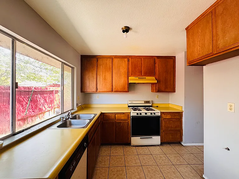 15975 Serrano Rd #2 — Photo 4