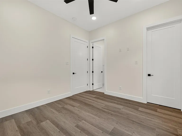 2226 Syrian St — Photo 30