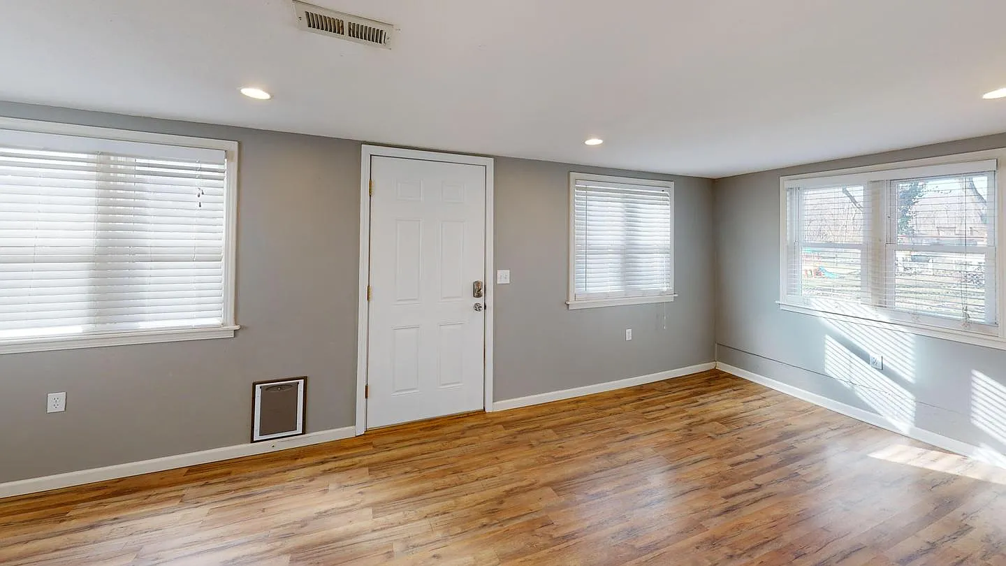Spacious & Updated Home in Lee's Summit Great Location! — Photo 3