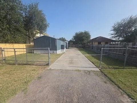 3 bed, 2.0 bath, 1216 sqft, $1,200 — Photo 4