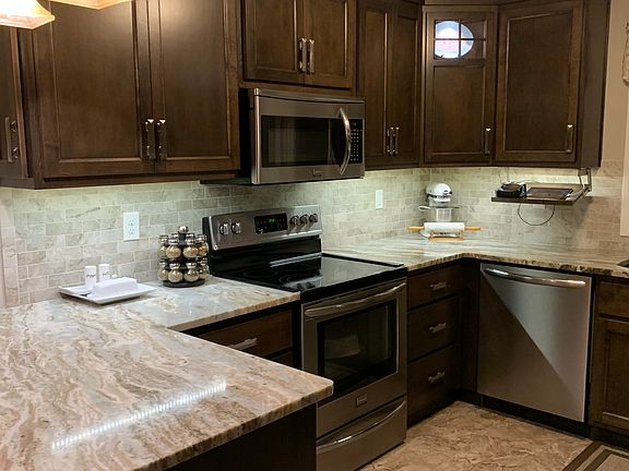 5th image of 32 Webster Heights Dr