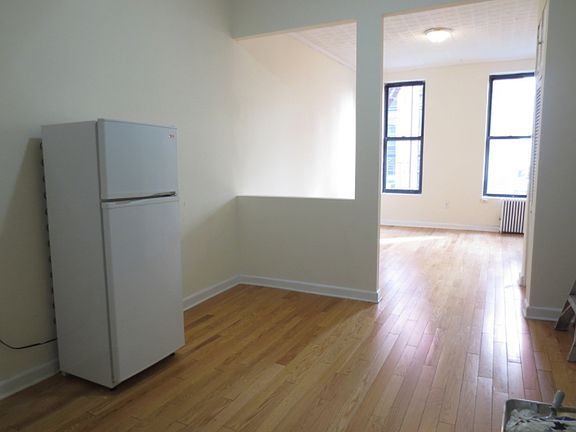 4th image of 139 Thompson St APT 4