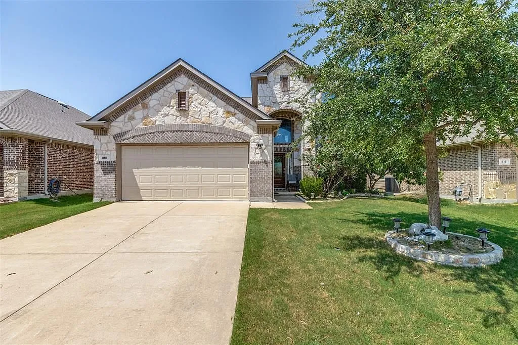 4 bed, 3.5 bath, 2702 sqft, $2,700 — Photo 1