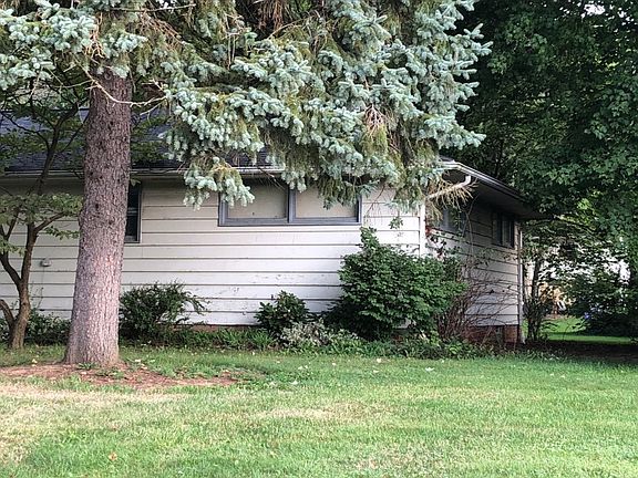 3rd image of 210 Knollwood Dr