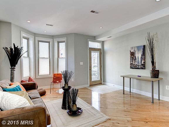 Bright Living Room with Bay Window