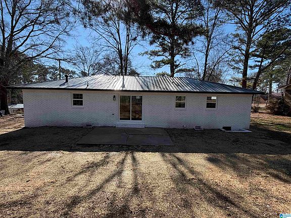 4th image of 1027 Hillcrest Dr