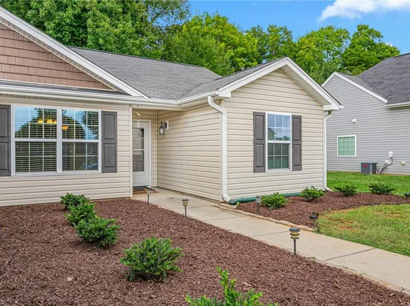 2848 Barksdale Dr, Haw River, NC 27258