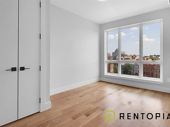 4th image of 426 Manhattan Ave #6E