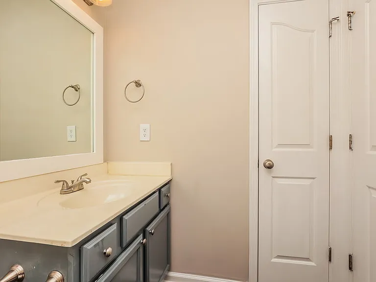 8813 Cressent Glen Ct — Photo 19