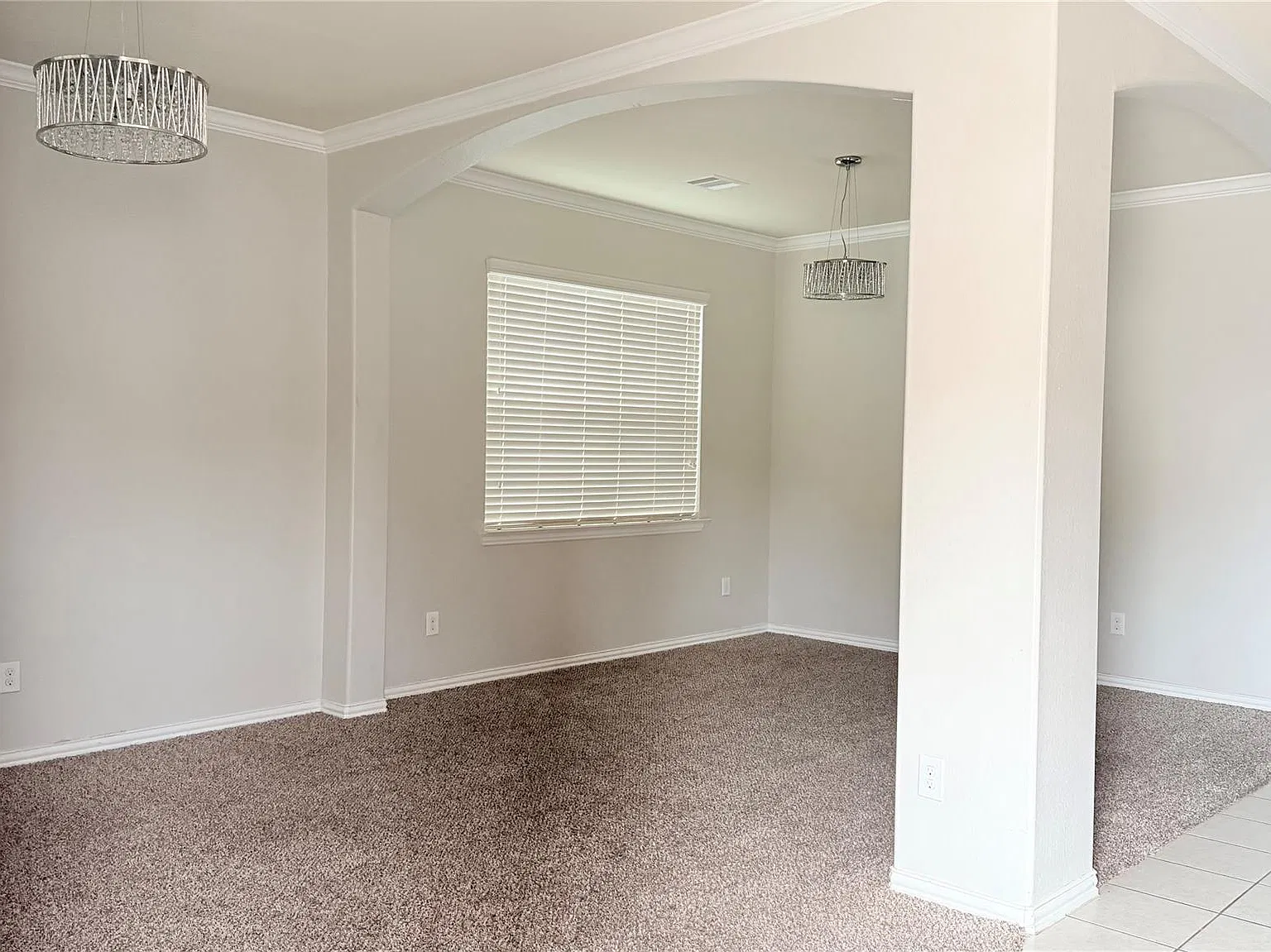 4 bed, 2.5 bath, 2640 sqft, $2,200 — Photo 4