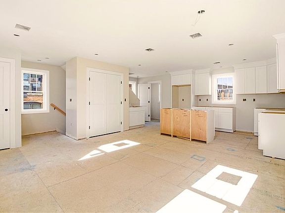 3rd image of 75 Croade St