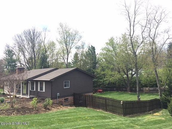 3rd image of 503 Cranwell Cir