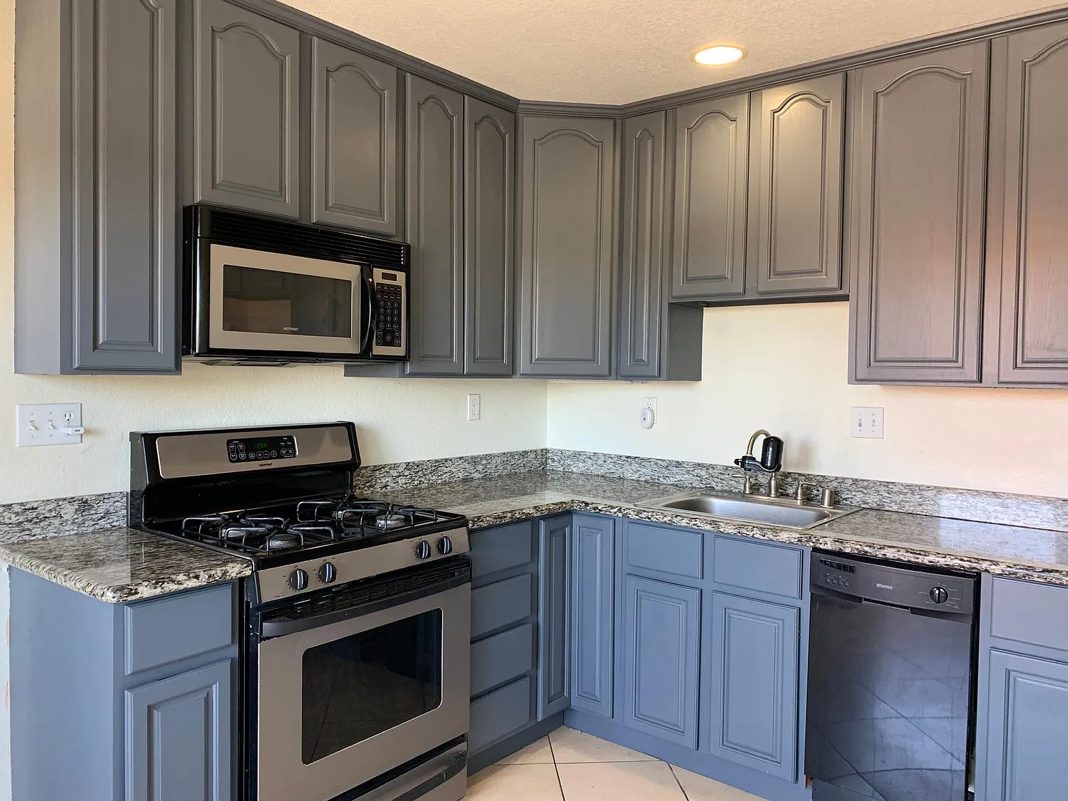 1914 Clayton Way — Photo 4